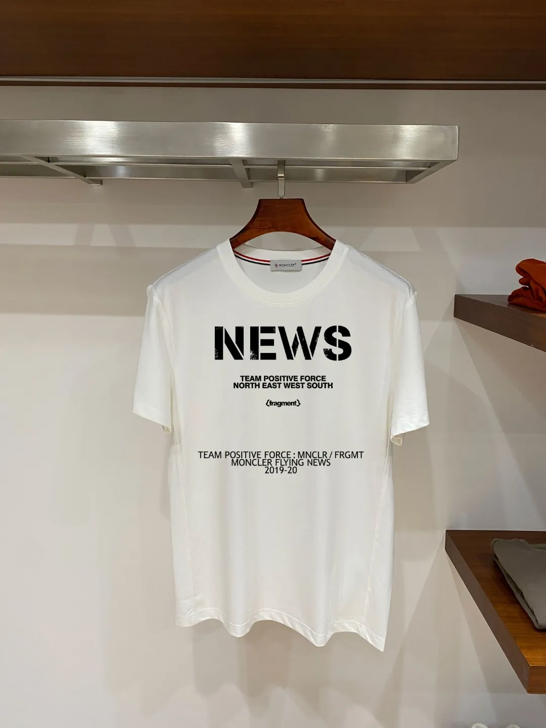 Moncler T 26s New Arrival Supima 210 ， ， + ， ， ， ， ， Breathable， ！ ， ， ，Series ， 5 ， ， 100 ， 1% . Versatile， 。 Breathable， ：White// /Light Green /Khaki / /Black Sizes：M-3XL Size ：178-130 L